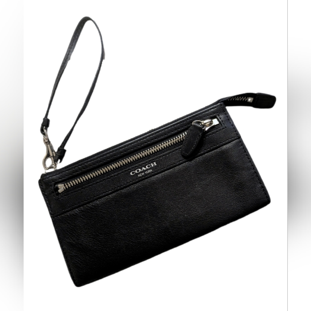 Coach Black Leather Wristlet Classic Soft Leather Pockets Inside Silver Zip